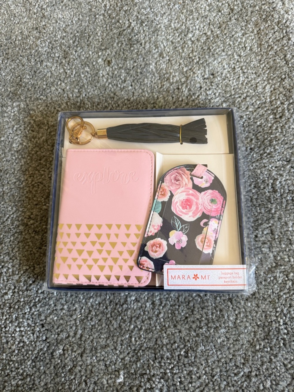 MARA-MI Pink Floral Travel Gift Set – Passport Holder & Luggage Tag
